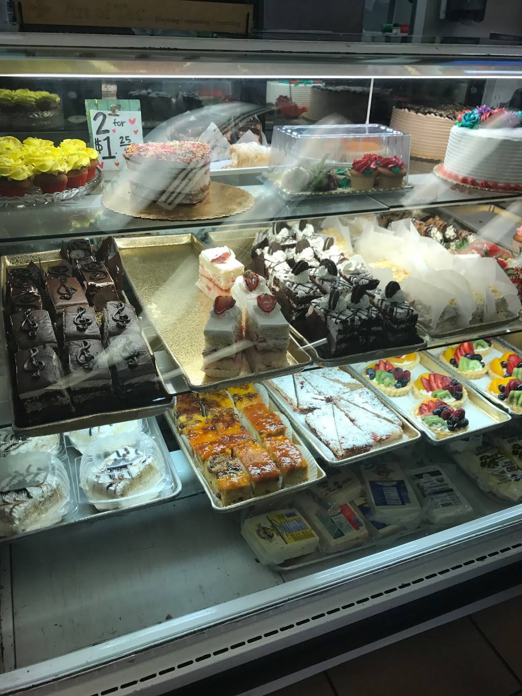 Cuscatleca Bakery | bakery | 3949, 2501 Sunset Blvd, Los Angeles, CA 90026, USA | 2134830432 OR +1 213-483-0432