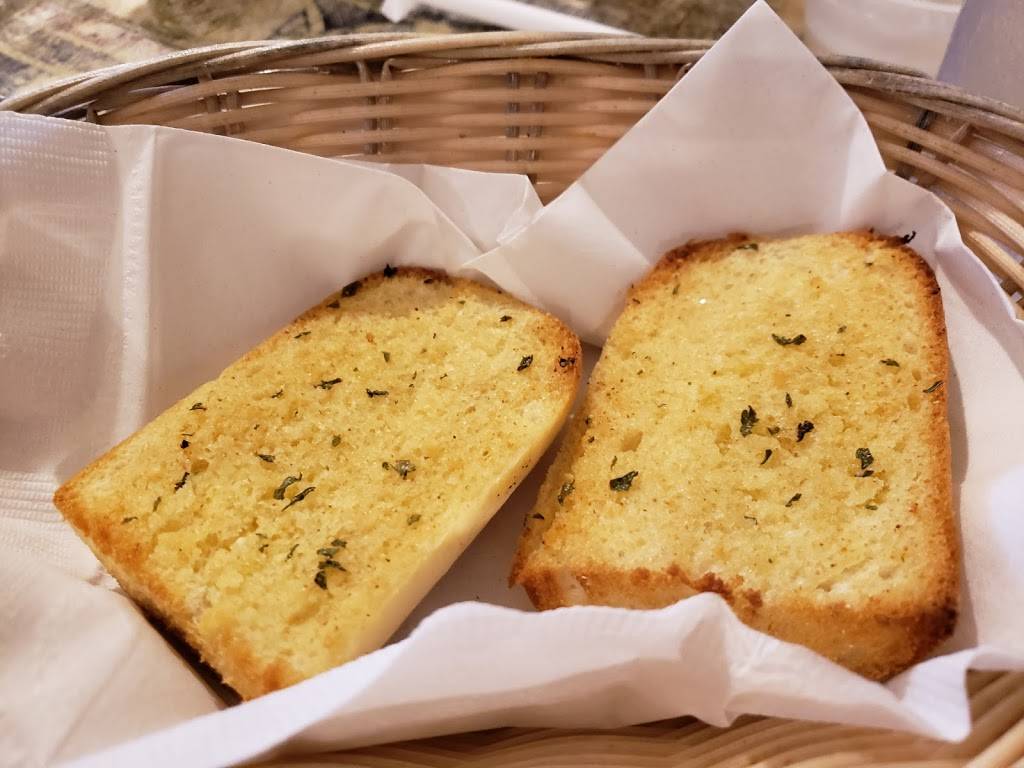 Frances Pizza | restaurant | 713 N 7th St, Riverton, IL 62561, USA | 2176298880 OR +1 217-629-8880