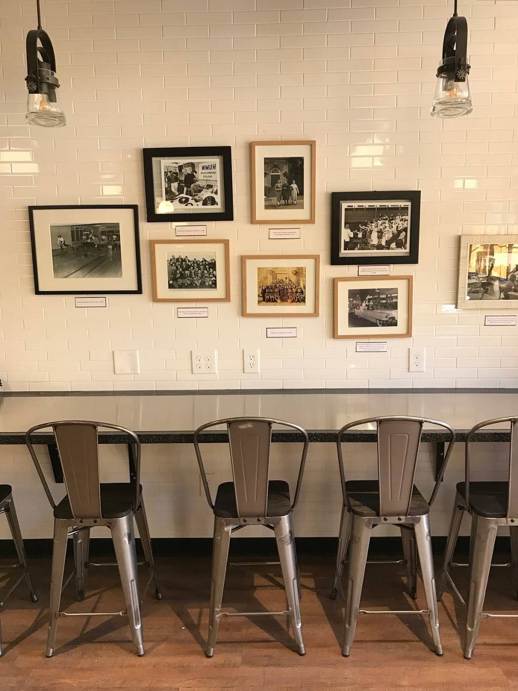 Jays Local | restaurant | 2301 Liberty St, Allentown, PA 18104, USA | 6103513100 OR +1 610-351-3100