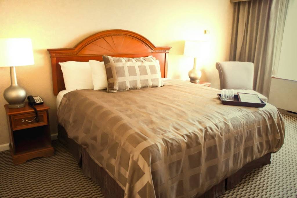 Hotel Saint Regis Detroit | restaurant | 3071 W Grand Blvd, Detroit, MI 48202, USA | 3138733000 OR +1 313-873-3000