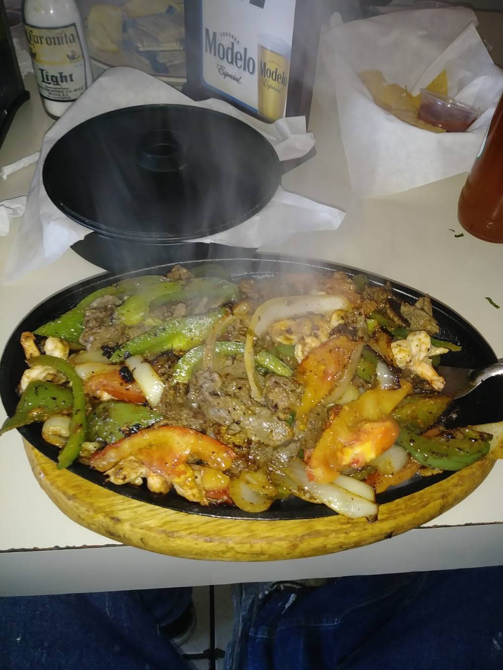 Taqueria Jalisco | restaurant | 810 E Market St, Salinas, CA 93905, USA | 8317531490 OR +1 831-753-1490