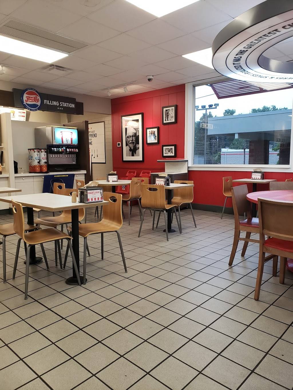 KFC | restaurant | 2918 N Broadway, Knoxville, TN 37917, USA | 8656893711 OR +1 865-689-3711