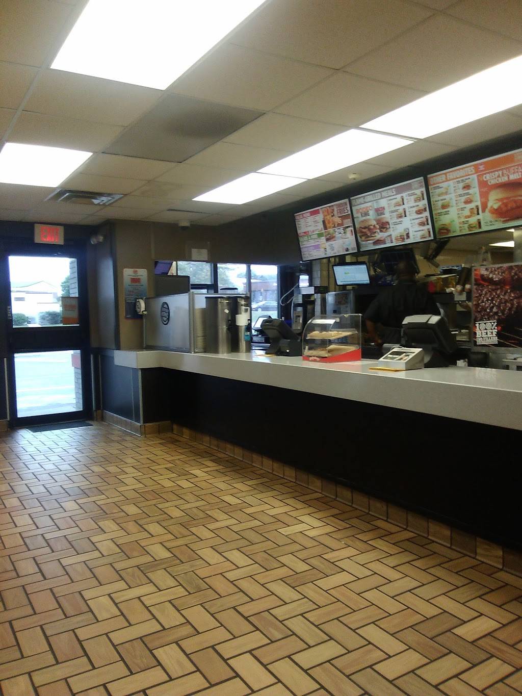Burger King | restaurant | 2111 N Woodlawn Blvd, Wichita, KS 67208, USA | 3162432049 OR +1 316-243-2049