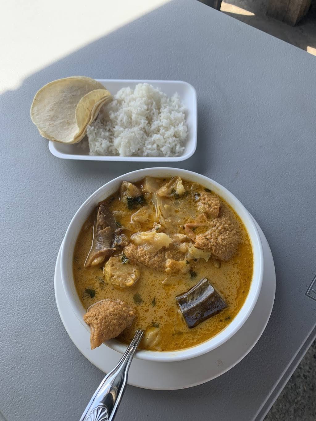 Trailer Hondureño | restaurant | 386-390 Haywood Ln, Nashville, TN 37211, USA | 6158944604 OR +1 615-894-4604