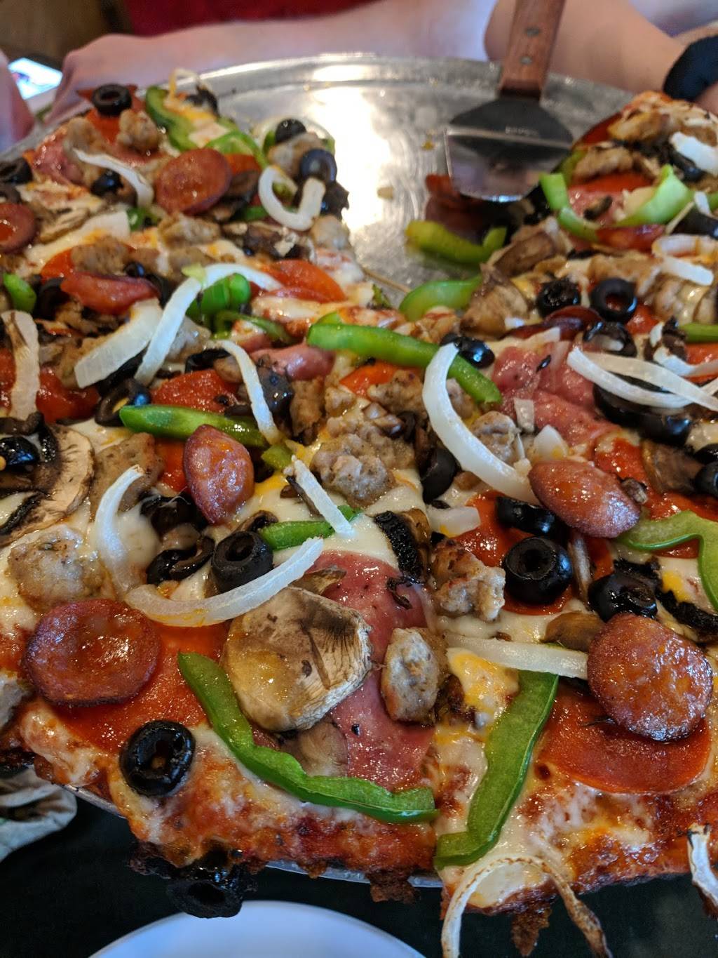 Round Table Pizza | meal delivery | 2345 Erringer Rd Suite 100, Simi Valley, CA 93065, USA | 8055267000 OR +1 805-526-7000