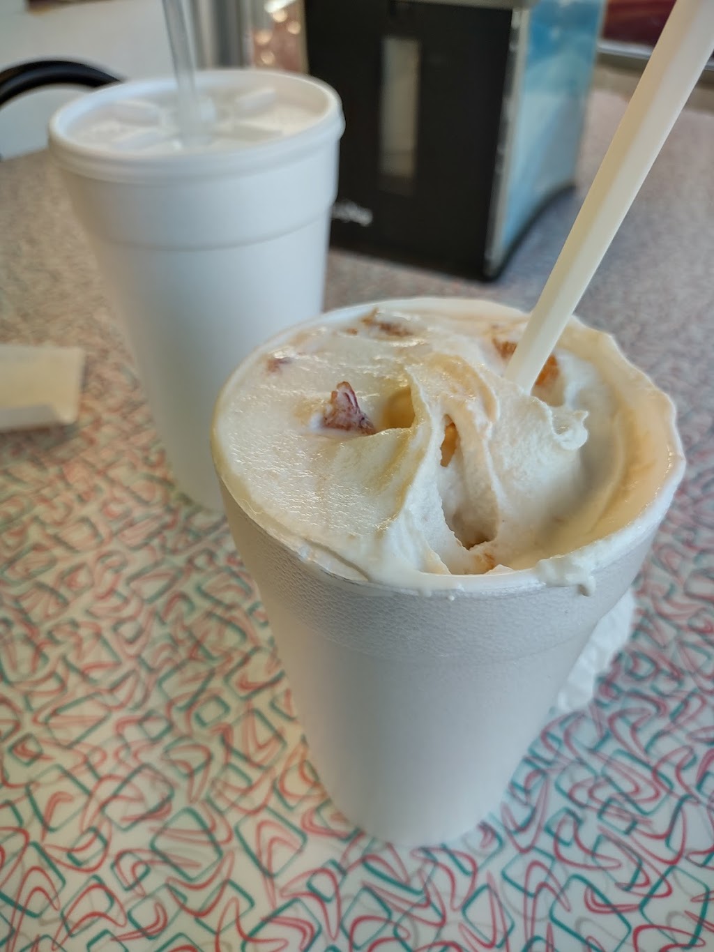 Burgers & Scoops | restaurant | 808 S Main St, Brigham City, UT 84302, USA | 4357238500 OR +1 435-723-8500