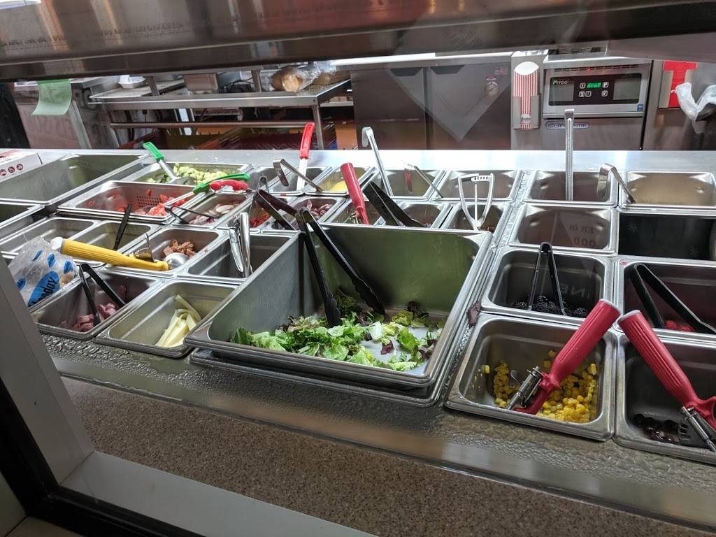 Portillos Hot Dogs | meal takeaway | 4412 N Rockwood Dr, Peoria, IL 61615, USA | 3092823400 OR +1 309-282-3400