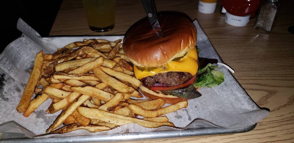 LOKaL | night club | 2500 N Ashland Ave, Chicago, IL 60614, USA | 8728293330 OR +1 872-829-3330