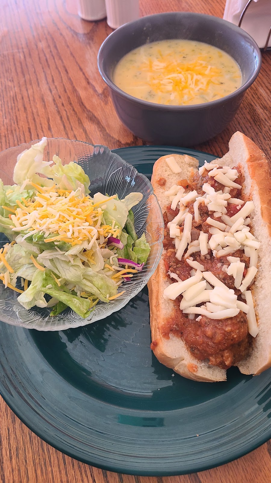 R & R Clubhouse LLC | restaurant | 113 E Rolla St, Hartville, MO 65667, USA | 4176309639 OR +1 417-630-9639