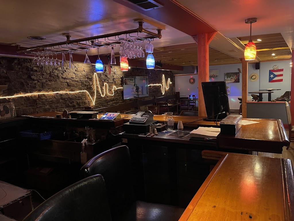 Salsa | restaurant | 10 Bridge St, Shelburne Falls, MA 01370, USA | 4135616268 OR +1 413-561-6268