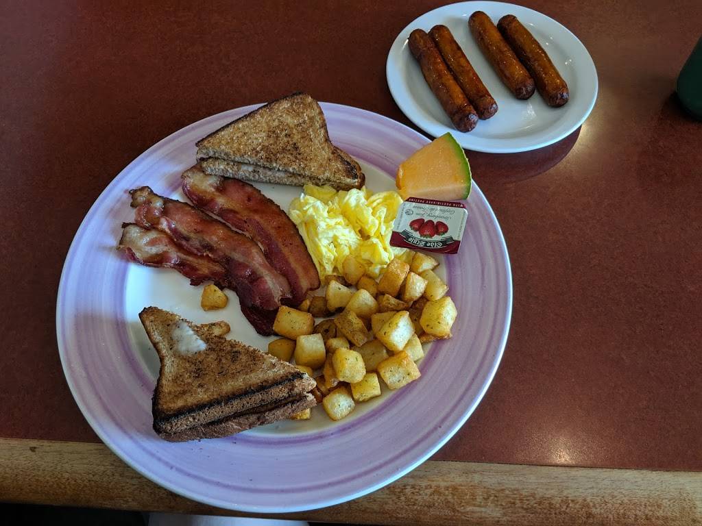 Four Seasons Cookhouse | restaurant | 1545 Merivale Rd, Nepean, ON K2G 3J4, Canada | 6132244441 OR +1 613-224-4441