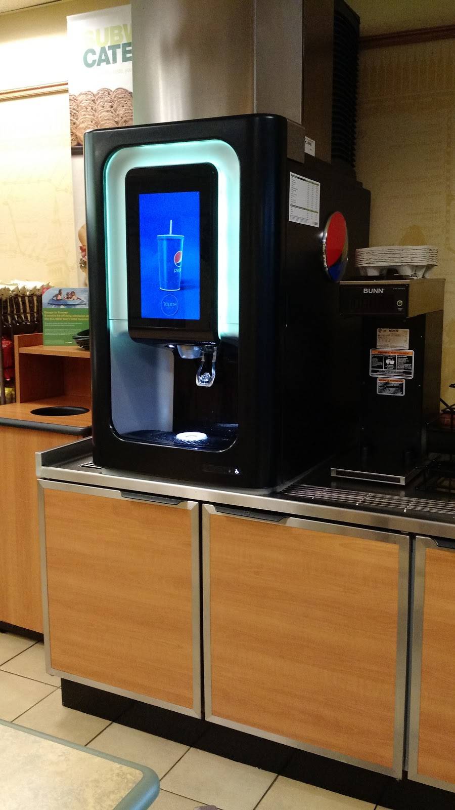 Subway | meal takeaway | 6465 Airport Rd, Mississauga, ON L4V 1R8, Canada | 9052939696 OR +1 905-293-9696