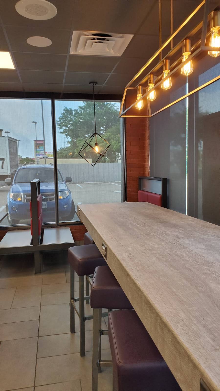 Jack in the Box | restaurant | 3232 N Buckner Blvd, Dallas, TX 75228, USA | 2143285844 OR +1 214-328-5844