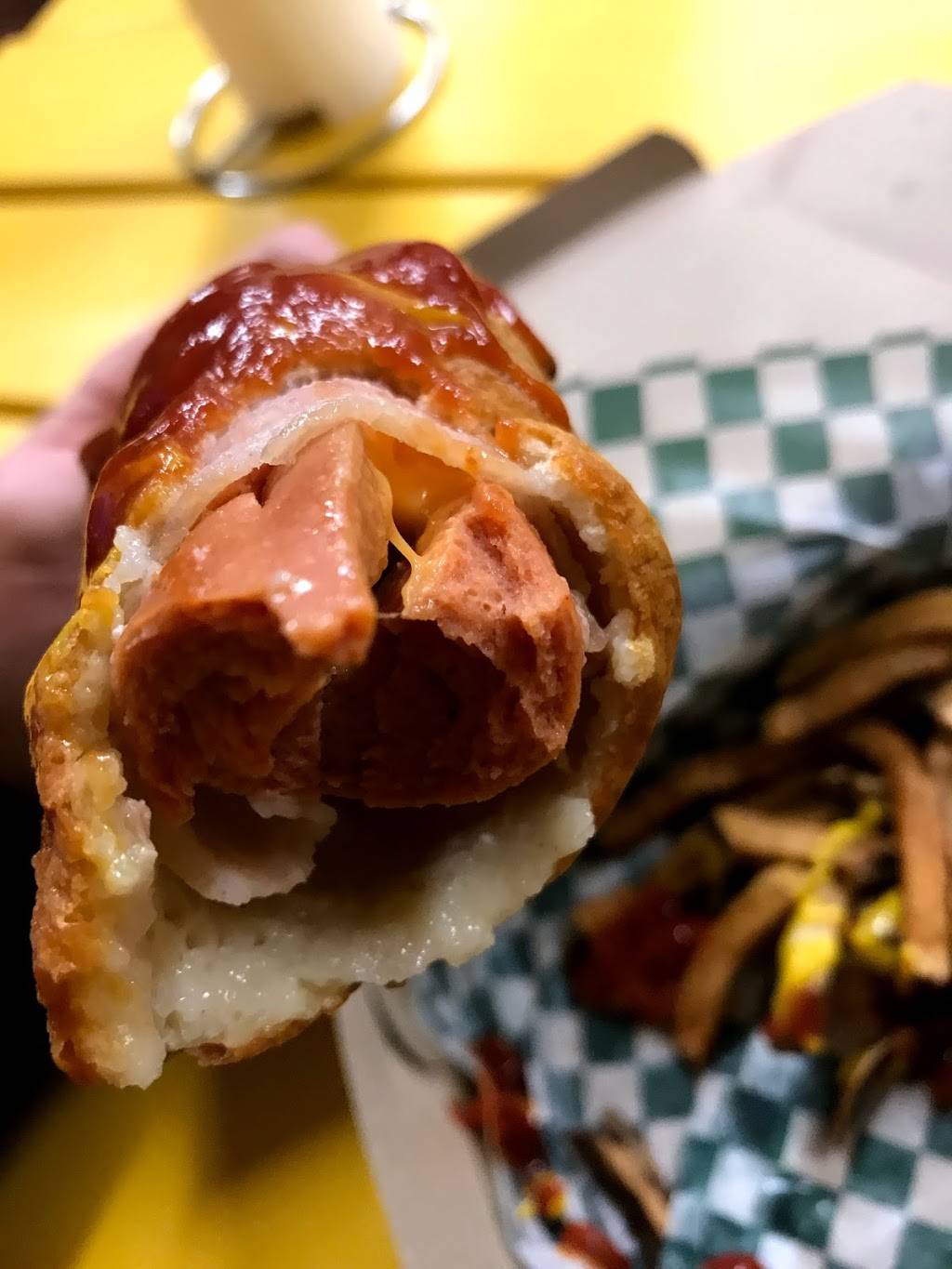 Wuddup Dog | restaurant | 960 King St E, Cambridge, ON N3H 3P3, Canada | 5192193300 OR +1 519-219-3300