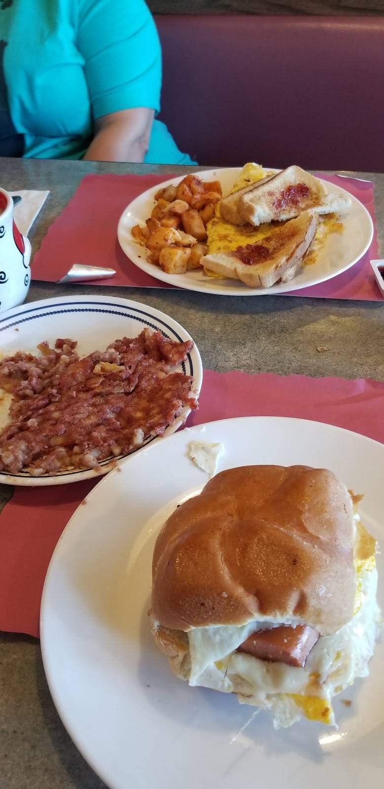 Maddies | restaurant | 395 Main St, East Hartford, CT 06118, USA | 8605697339 OR +1 860-569-7339