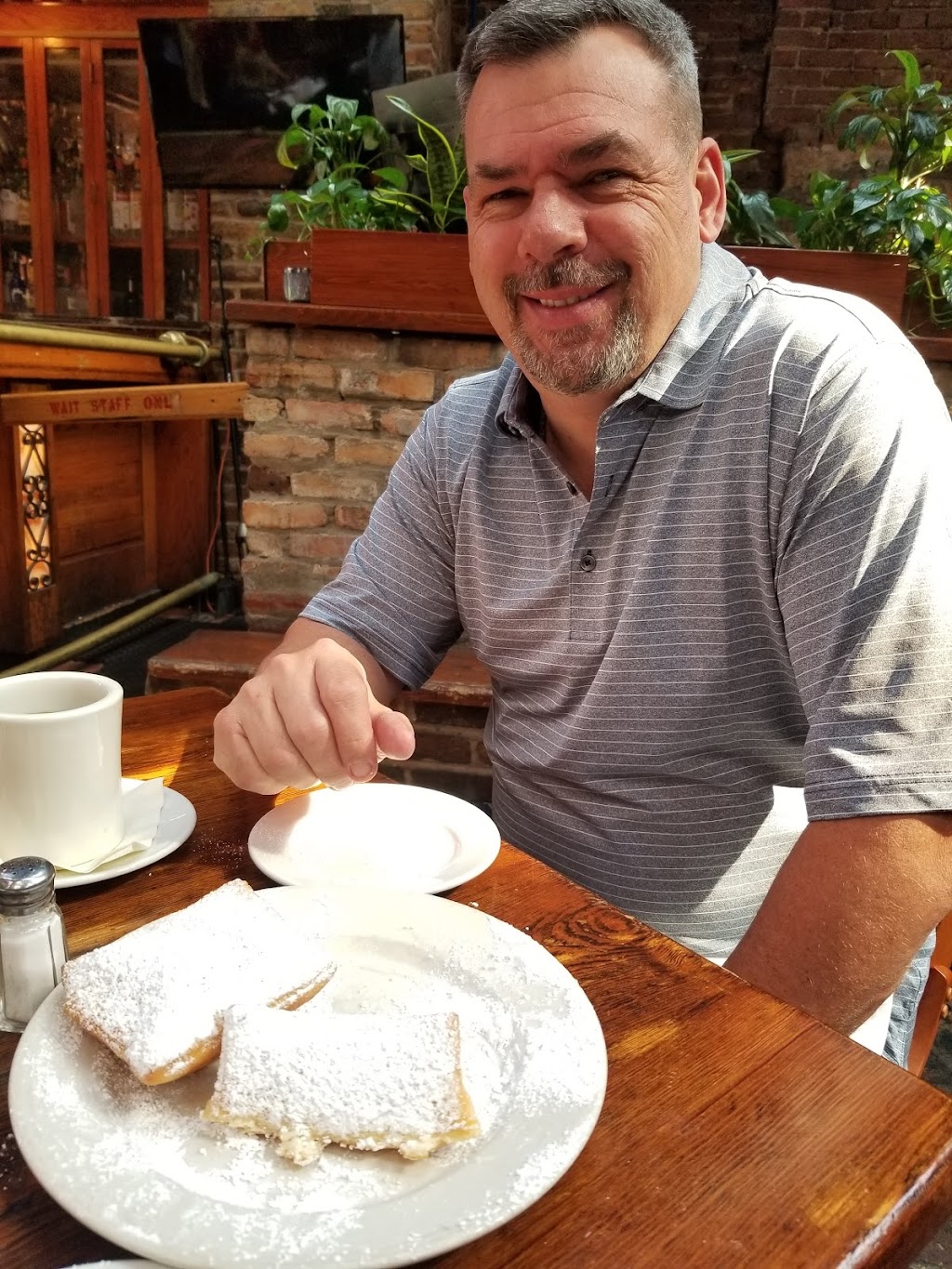 Apple Annies | restaurant | 130 E Government St, Pensacola, FL 32502, USA | 8504346211 OR +1 850-434-6211