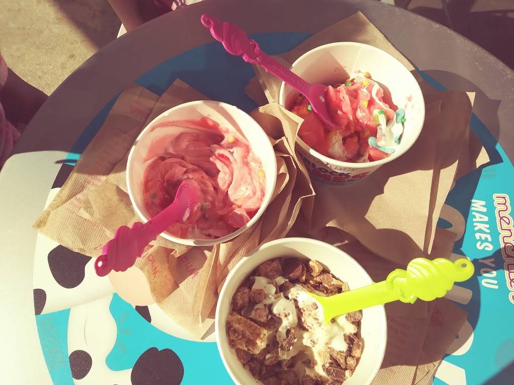 Menchies Frozen Yogurt | bakery | 1120 Townpark Ave Ste 1062, Lake Mary, FL 32746, USA | 4079155715 OR +1 407-915-5715