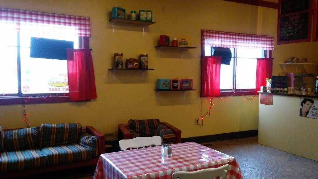 The Lunch Box | restaurant | 901-1099 E Cloverland Dr, Ironwood, MI 49938, USA | 9063648102 OR +1 906-364-8102