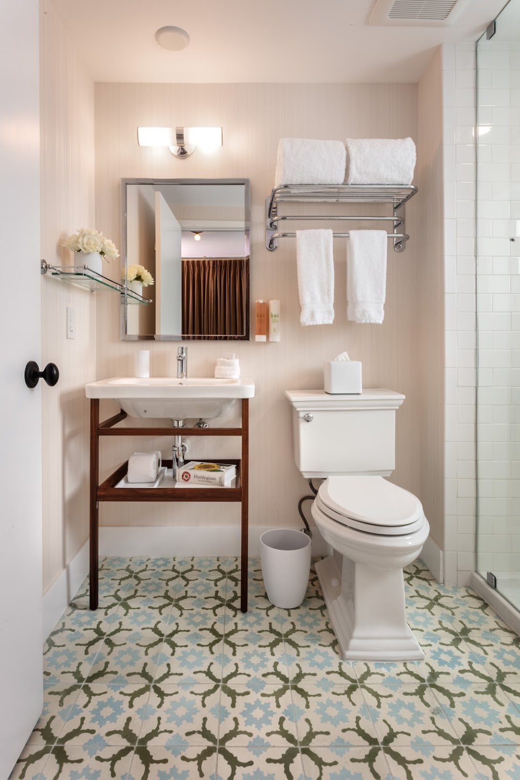 The Savoy Hotel & Beach Club ~ Miami Beach | restaurant | 425 Ocean Dr, Miami Beach, FL 33139, USA | 3055320200 OR +1 305-532-0200