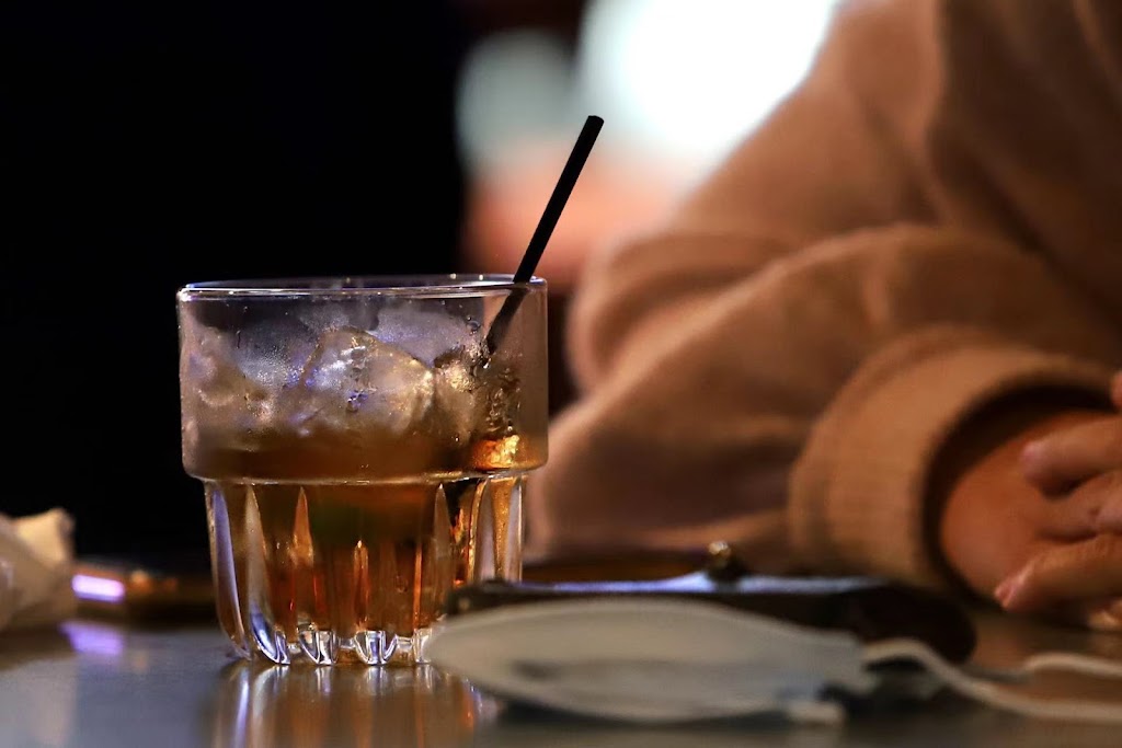 Sideline Sports Bar | restaurant | 3720 Factoria Blvd SE, Bellevue, WA 98006, USA | 4256442781 OR +1 425-644-2781