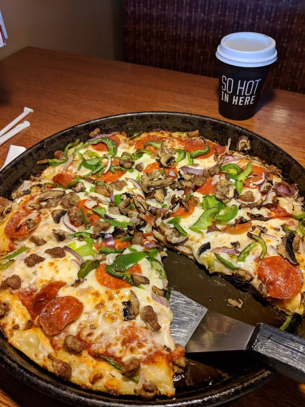 Pizza Hut | meal takeaway | 1501 Fairmont Ave, Fairmont, WV 26554, USA | 3043665566 OR +1 304-366-5566