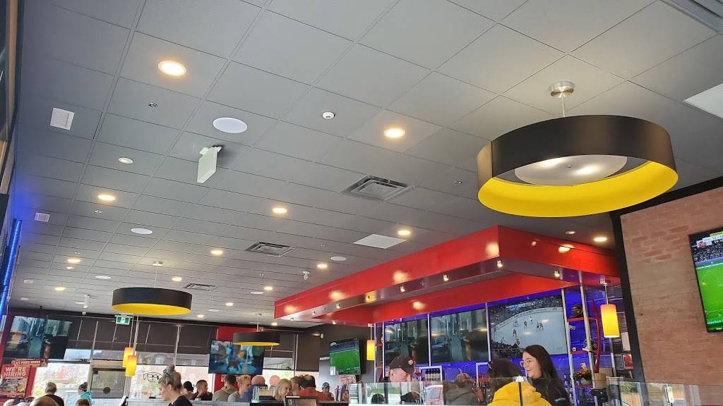 St. Louis Bar & Grill | restaurant | 1354 Innisfil Beach Rd, Innisfil, ON L9S 4B7, Canada | 7052943355 OR +1 705-294-3355