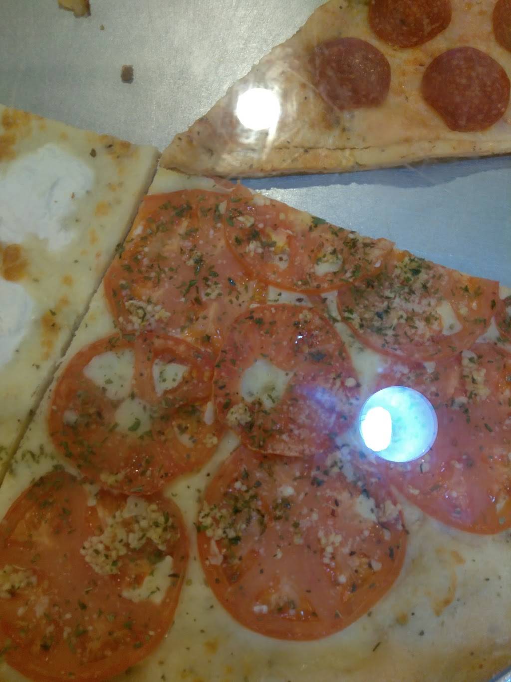 DiMaggios Pizzeria | restaurant | 3 W Village Green, Hicksville, NY 11801, USA | 5167960611 OR +1 516-796-0611