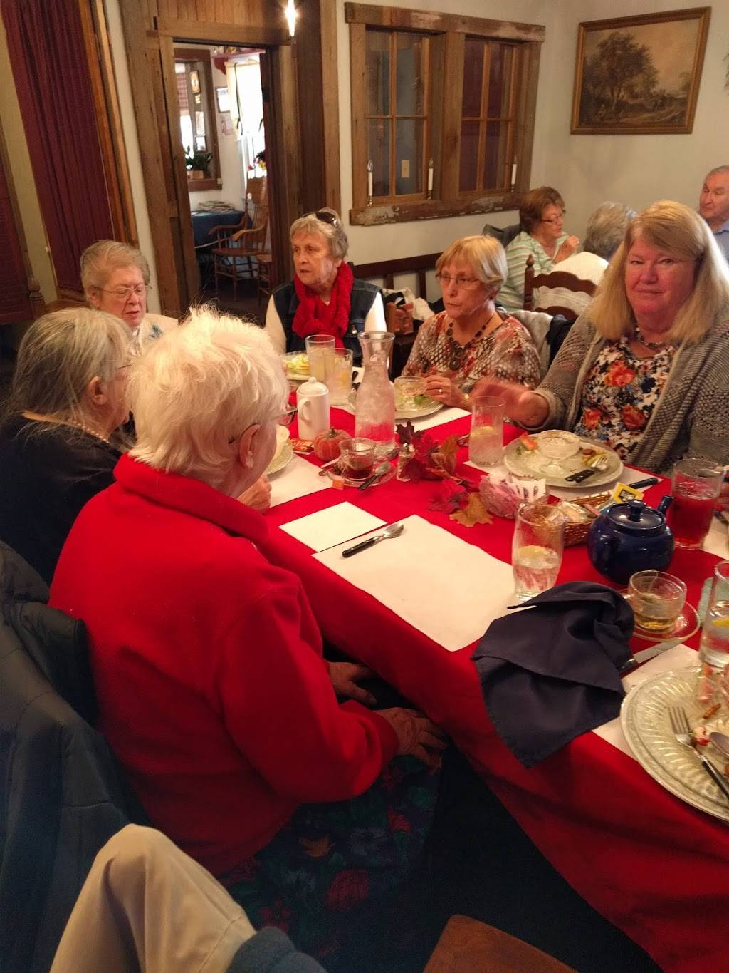 Raspberry Room | restaurant | 5025 US-51 BUS, Decatur, IL 62521, USA | 2178652916 OR +1 217-865-2916