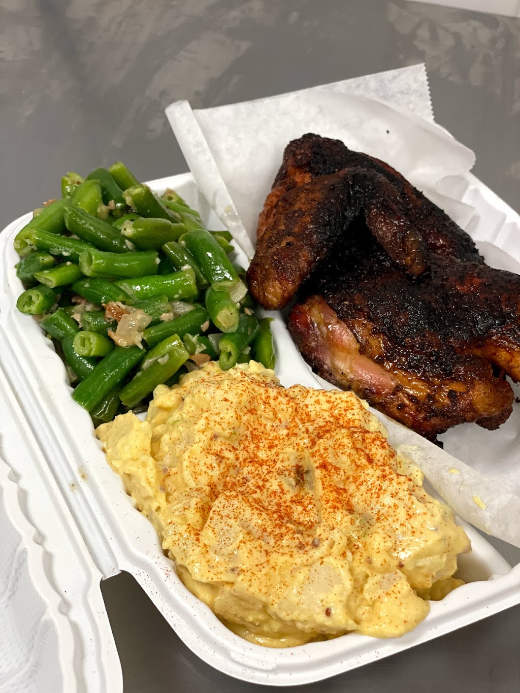 SmoQued Kitchen | restaurant | 90 Charter Oak Ave, San Francisco, CA 94124, USA | 6282080163 OR +1 628-208-0163