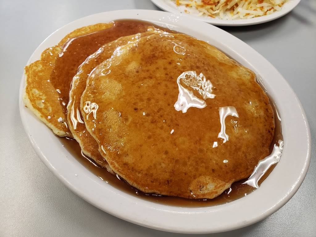 Apple Valley Pancake House | restaurant | 500 E Wisconsin Ave, Appleton, WI 54911, USA | 9202213661 OR +1 920-221-3661