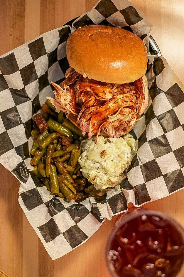 Archers BBQ | meal takeaway | 10205 Kingston Pike, Knoxville, TN 37922, USA | 8657712601 OR +1 865-771-2601