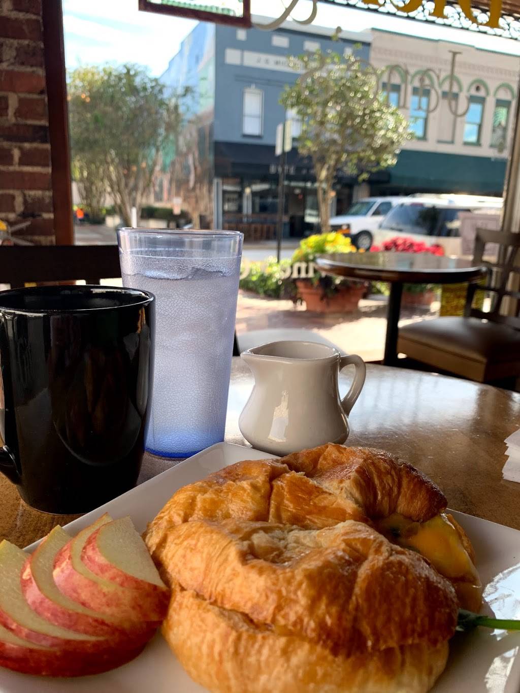 Dick and Janes | restaurant | 146 N Woodland Blvd, DeLand, FL 32720, USA | 3868229280 OR +1 386-822-9280