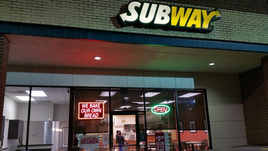 Subway Restaurants | restaurant | 3046 Lavon Dr #128, Garland, TX 75040, USA | 9724950245 OR +1 972-495-0245