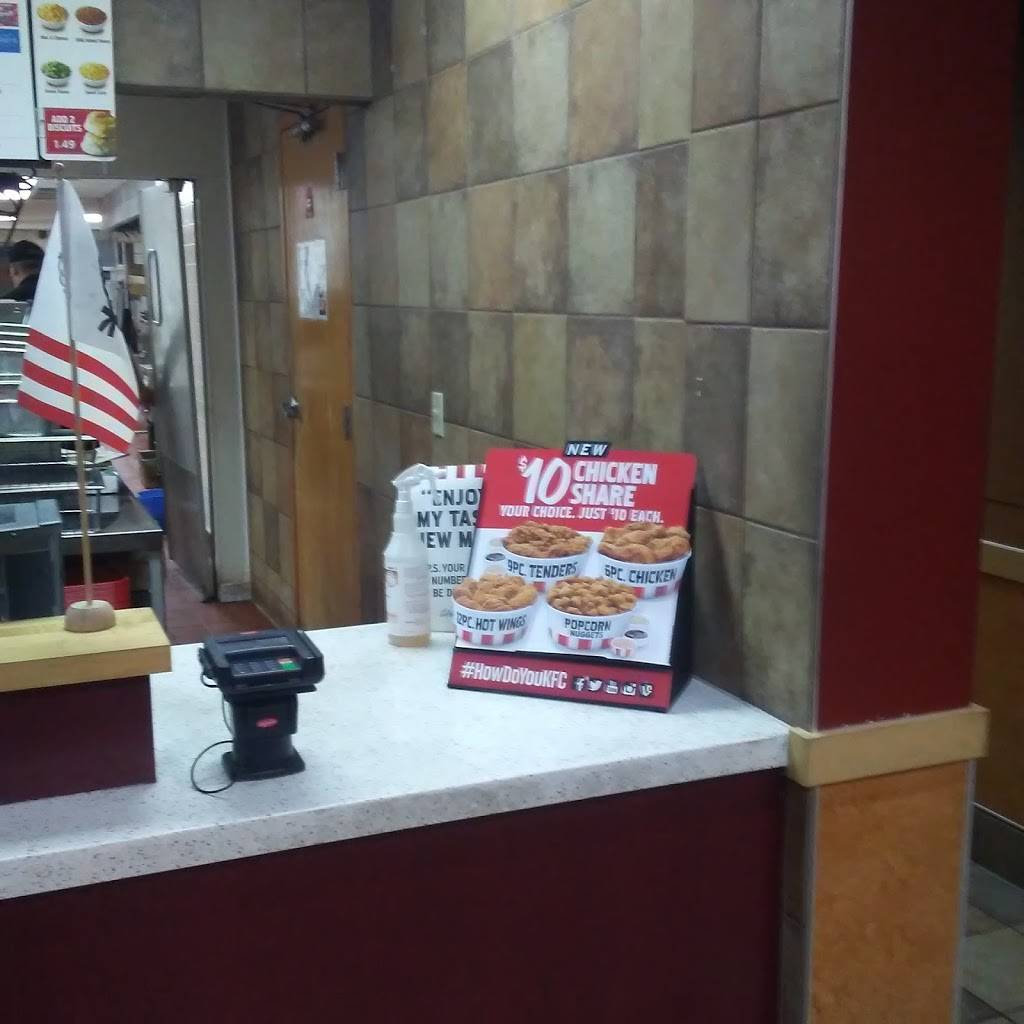 KFC | restaurant | 2402 North Calumet Avenue, Valparaiso, IN 46383, USA | 2194644512 OR +1 219-464-4512