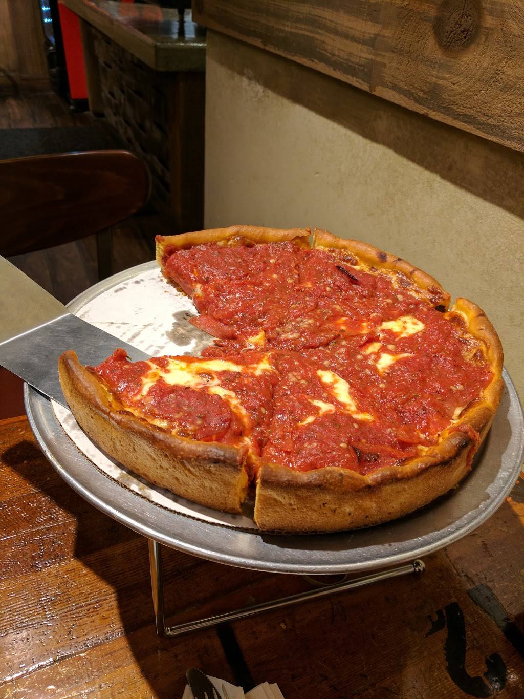 Bartolis Pizzeria | restaurant | 1955 W Addison St, Chicago, IL 60613, USA | 7732480455 OR +1 773-248-0455