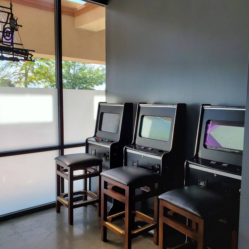 Mattinglys Sports Bar & Grill | restaurant | 6245 Ronald Reagan Dr, Lake St Louis, MO 63367, USA | 6362652514 OR +1 636-265-2514