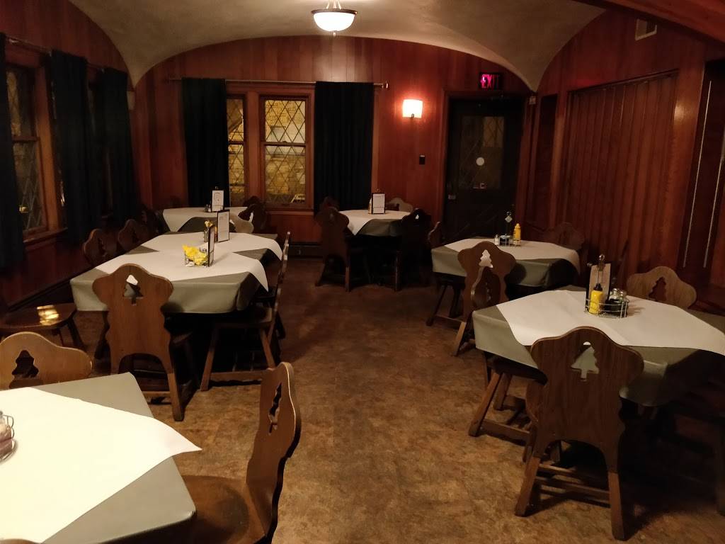 On The Clock Bar & Grill | restaurant | 4301 S Howell Ave, Milwaukee, WI 53207, USA | 4147442383 OR +1 414-744-2383