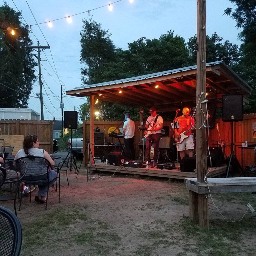 Fox Field Neighborhood Bar and Grille | restaurant | 406 Howard St, Columbia, SC 29205, USA | 8037280420 OR +1 803-728-0420