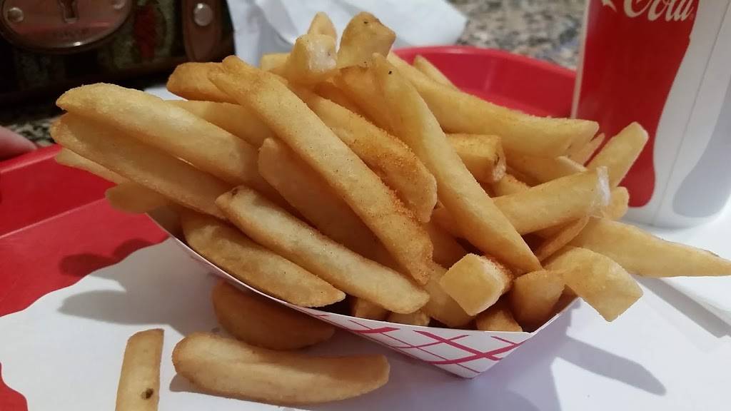 Holiday Burger | restaurant | 15520 Devonshire St, Mission Hills, CA 91345, USA | 8188949175 OR +1 818-894-9175