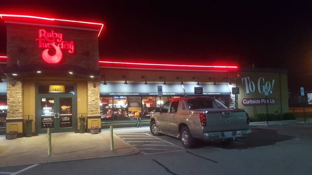 Ruby Tuesday | restaurant | 1807 S Main St, Farmville, VA 23901, USA | 4343913475 OR +1 434-391-3475