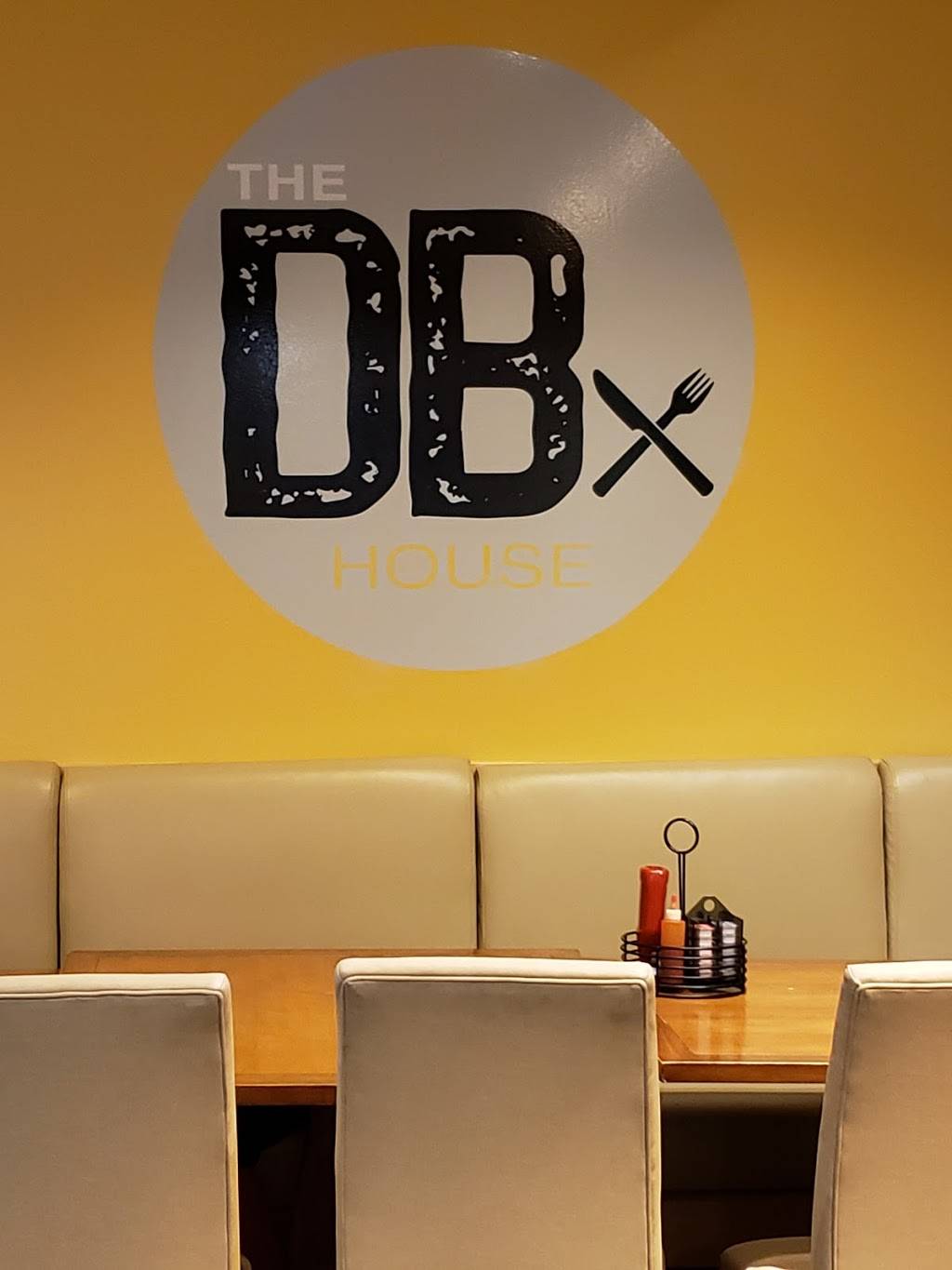 The Distrikt Biskuit House | restaurant | 9103 E 39th St, Kansas City, MO 64133, USA | 8167374794 OR +1 816-737-4794