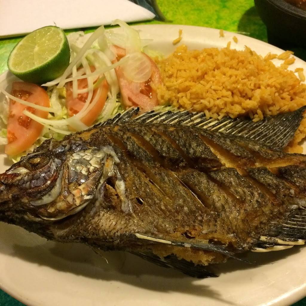 Los Tres Magueyes | restaurant | 1956, 401 Wake Chapel Rd, Fuquay-Varina, NC 27526, USA | 9195523957 OR +1 919-552-3957