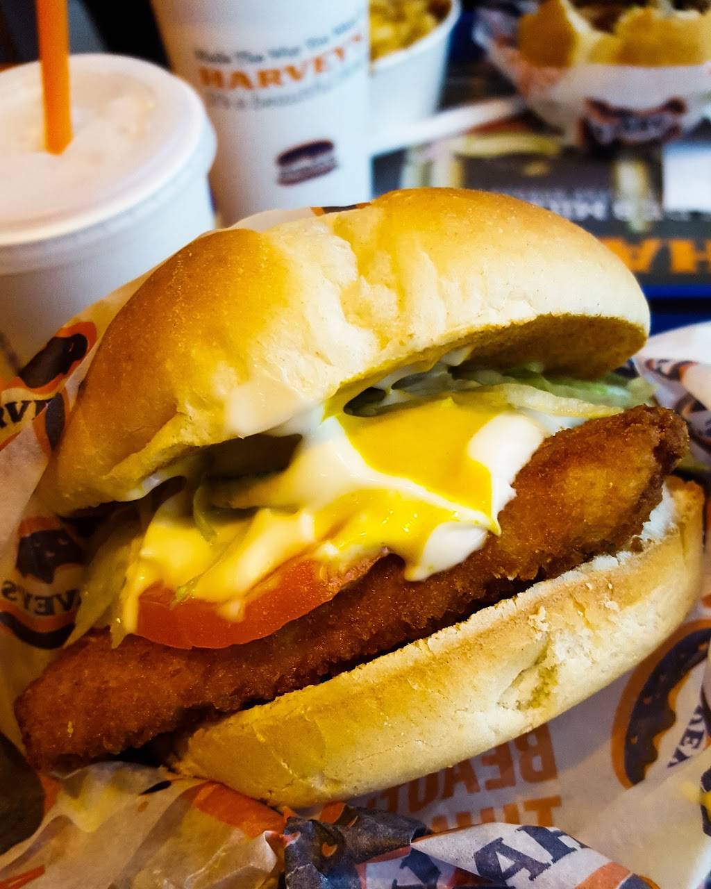 Harveys | restaurant | 6775 Chemin de la Côte-des-Neiges, Montréal, QC H3S 2B5, Canada | 5143427778 OR +1 514-342-7778