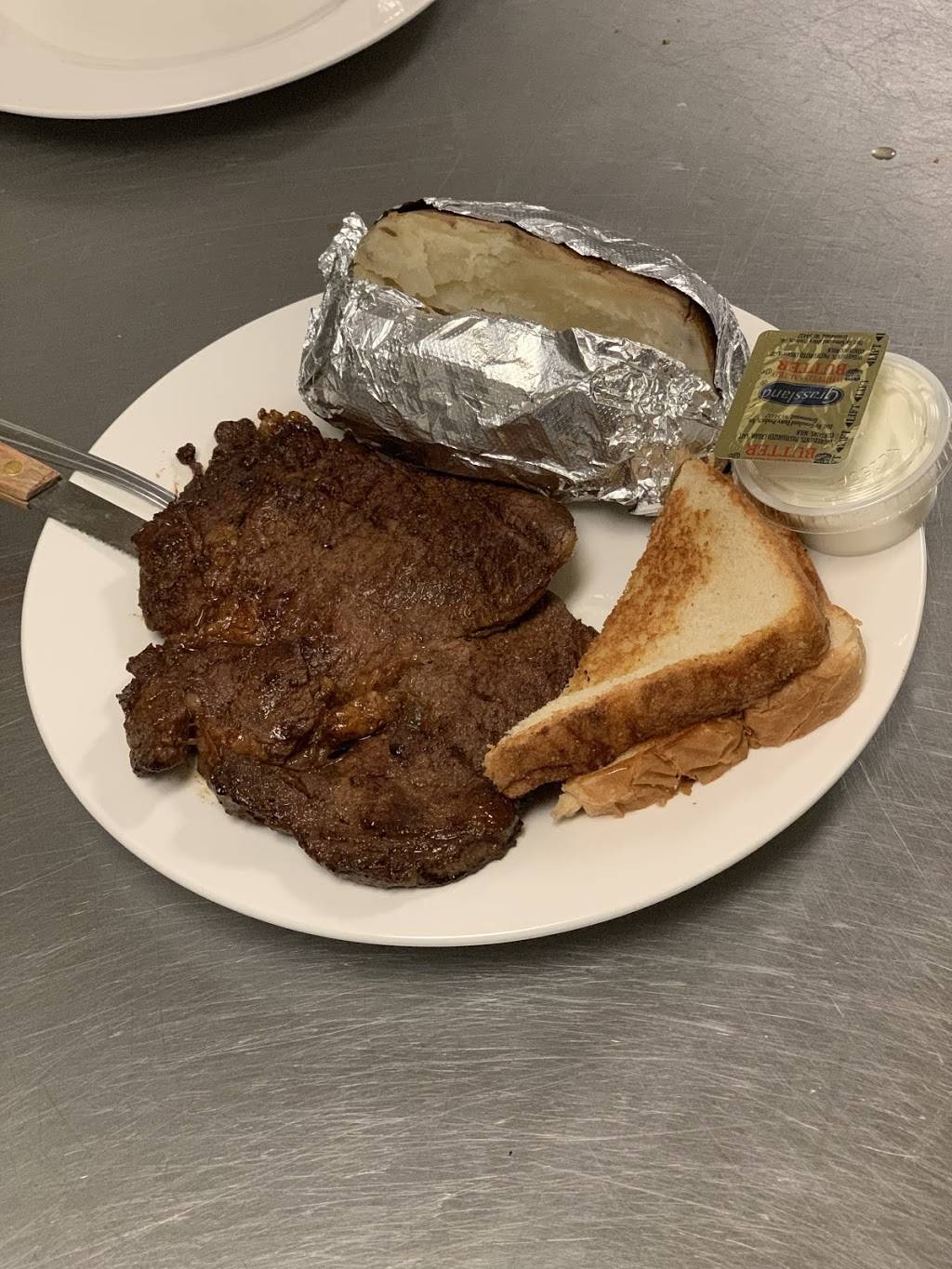 Beas Country Kitchen | restaurant | 407 W Calhoun St, Bruce, MS 38915, USA | 6629833004 OR +1 662-983-3004