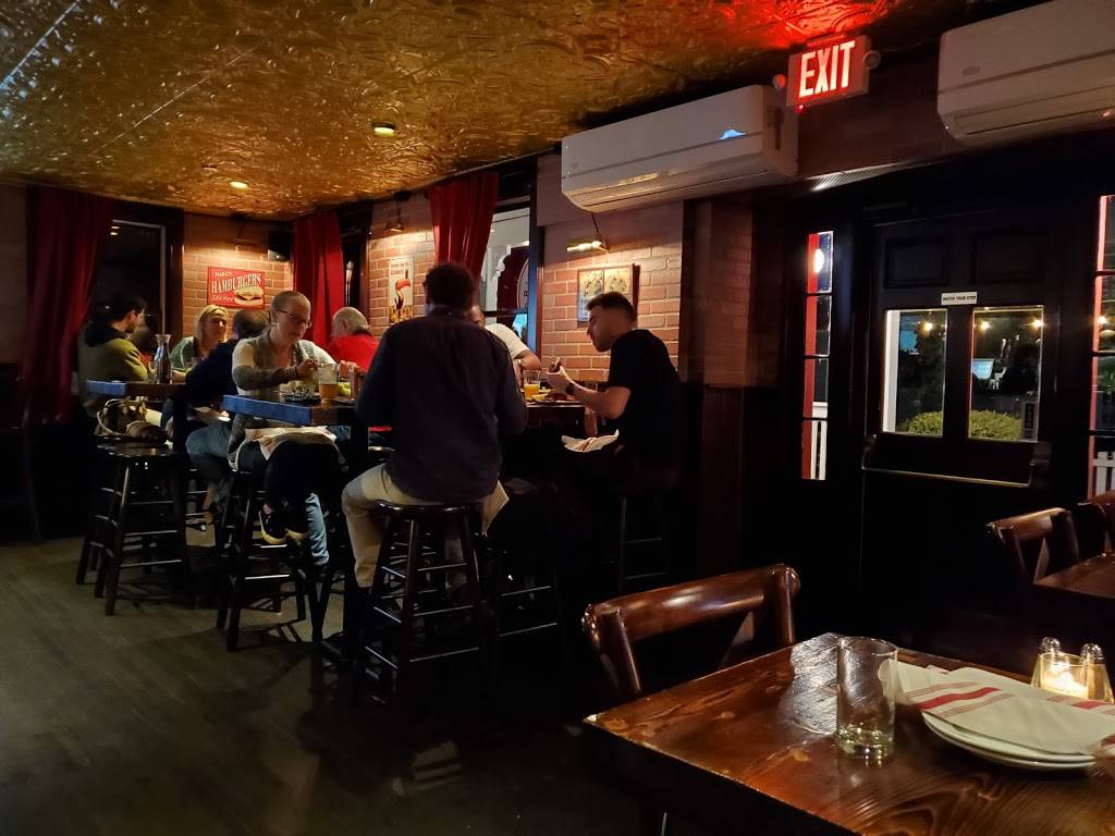 Union Burger Bar | restaurant | 40 Bowden Square, Southampton, NY 11968, USA | 6313773323 OR +1 631-377-3323