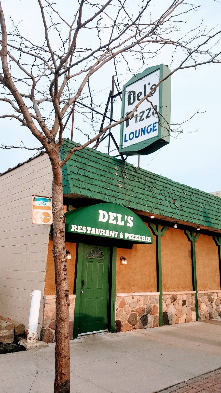 Dels Pizzeria & Restaurant | restaurant | 2833 W Jefferson Ave, Trenton, MI 48183, USA | 7346762155 OR +1 734-676-2155