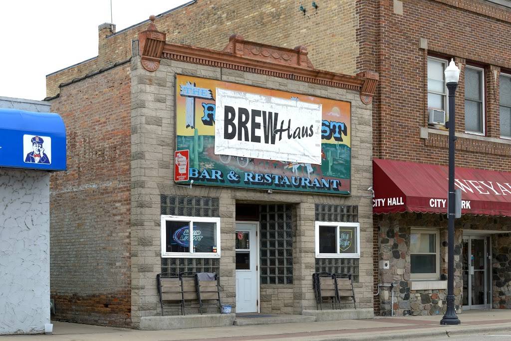 Haufschildts Brew Haus | restaurant | 111 E Main St, Weyauwega, WI 54983, USA | 9208673208 OR +1 920-867-3208