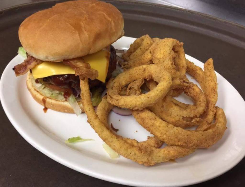 The Paredes Family Restaurant | restaurant | 2023, 304 W Broad St, Mineola, TX 75773, USA | 9035692424 OR +1 903-569-2424