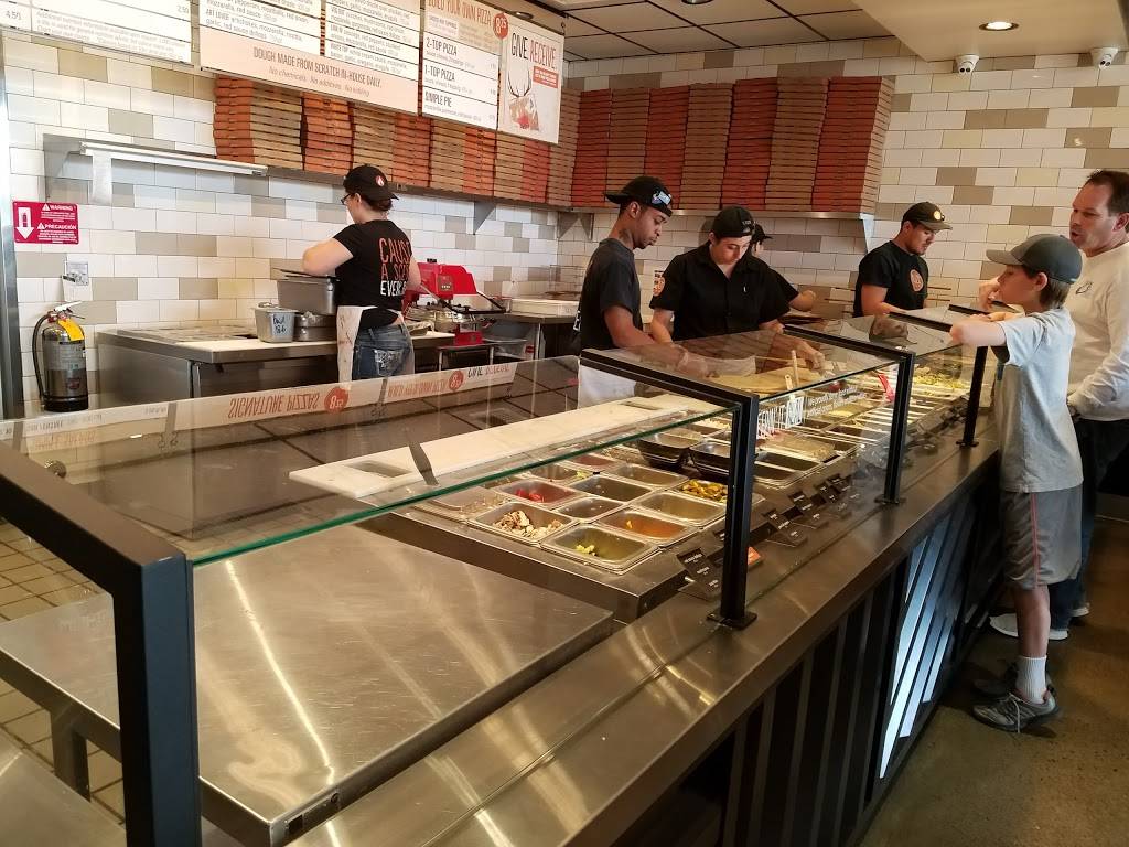 Blaze Pizza | meal takeaway | 32240 Temecula Pkwy, Temecula, CA 92592, USA | 9517893202 OR +1 951-789-3202