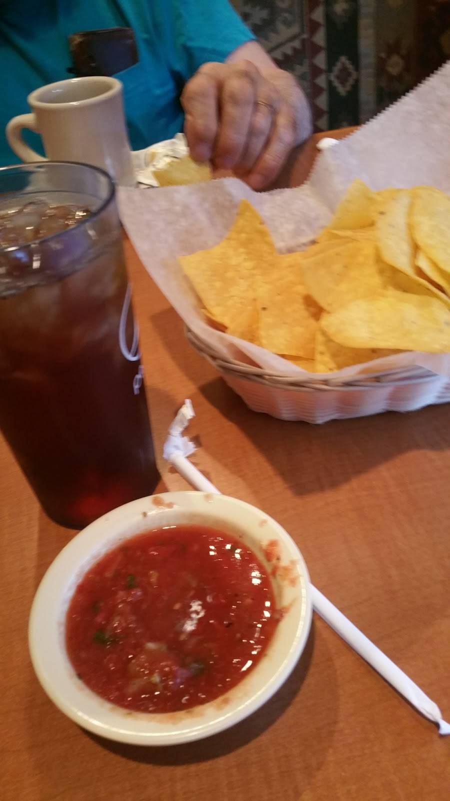 El Potrillo | restaurant | 821 W Main St, Lyons, KS 67554, USA | 6202573000 OR +1 620-257-3000